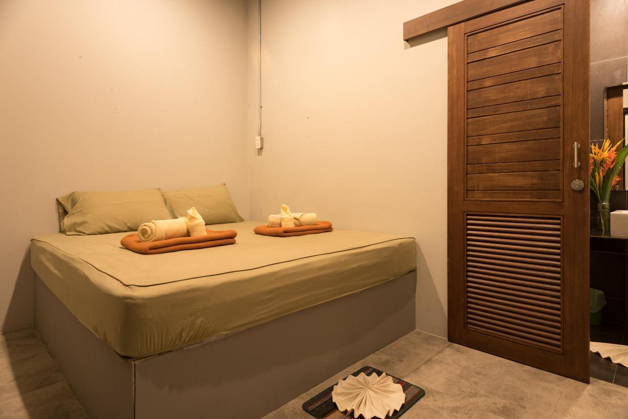 2 Rocks Boutique Hostel Baan Tai Habitación foto